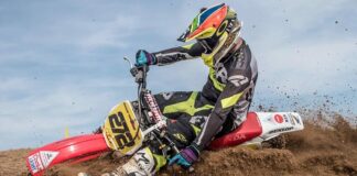 500 Reasons to Buy a Two-Stroke ā 1998 CR500 Flat Out! Neville Bradshaw