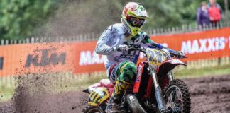 1989 Honda CR500 races Hawkstone Park vs British championship bikes Neville Bradshaw, Maxxis - Hawkstone Park on '89 CR500