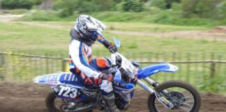 Ashley Smith signs for Cab Screens MX