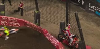 Blake Baggett flies into the catchfence while leading Tampa Supercross Blake Baggett AMA Supercross Tampa 2018