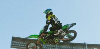 Dean Wilson jumps on Chad Reed’s ride