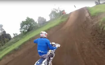 10 minutes of lit two-stroke racing