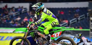 Joey Savatgy battles to 10th at Arlington