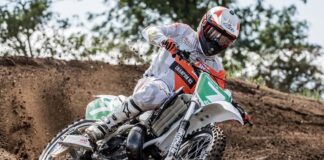 Watch MX legend dial in stunning Mitch Payton tuned 1995 CR250 two-stroke for Vets MXdN