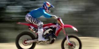 Video: Fox Limited Edition Flexair Zebra racewear ft. Ken Roczen