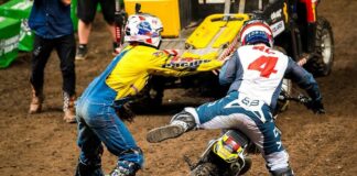 Watch Ronnie Mac and Ricky Carmichael tangle at Aus-X Open Ronnie Mac vs Ricky Carmichael