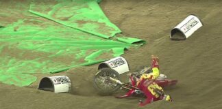 SMX Crash: Tim Gajser crashes for the second time in race two