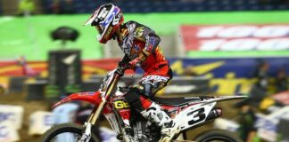Tomac tears through pack at Detroit Monster Energy Supercross