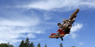 Tony and Kenny pull clear