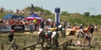 Video: Head-to-head battle at the finish line – Red Bull Romaniacs 2015