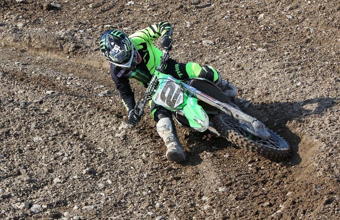 videokawasakiracingteammakesreadyfor2015mxgp_54e1bd54af5f9