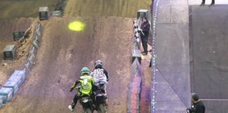 Video: One of the craziest race finishes ever – AX Newcastle