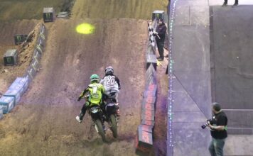 Video: One of the craziest race finishes ever – AX Newcastle