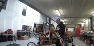 Video: Shaun Simpson KTM 450 SX-F bike build