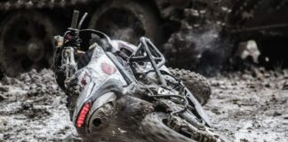 Video: Streetbike off-road getaway