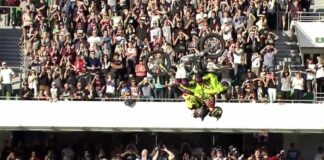 Video: World first four-person backflip