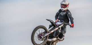 Video: Riding a 700cc 2 stroke Dirt Bike