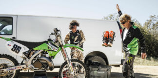 Video: Axell Hodges rides a 2006 KX250 2 Stroke