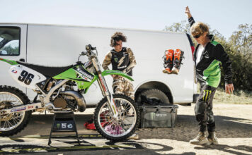 Video: Axell Hodges rides a 2006 KX250 2 Stroke